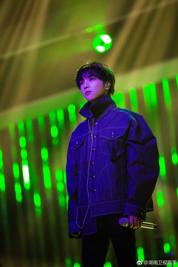  p>华晨宇,1990年2月7日生于湖北省十堰市,中国内地流行乐男歌手,作曲