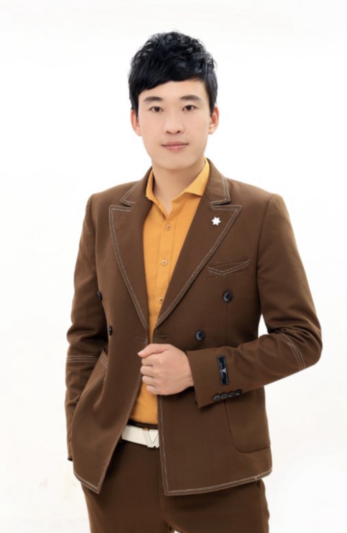  p data-id="go4f2n76jo">周正宝,中国华语男歌手,出生于甘肃靖远县