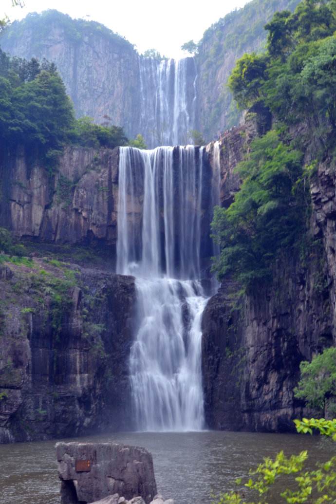 百丈飞瀑