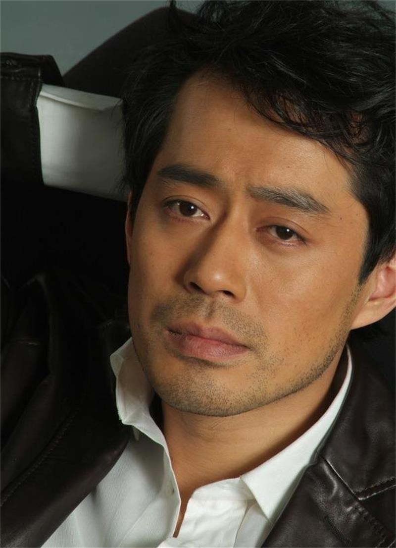 刘钧：原是电工，26岁才演戏，今靠“盛老爹”戏红人也红！_百科TA说