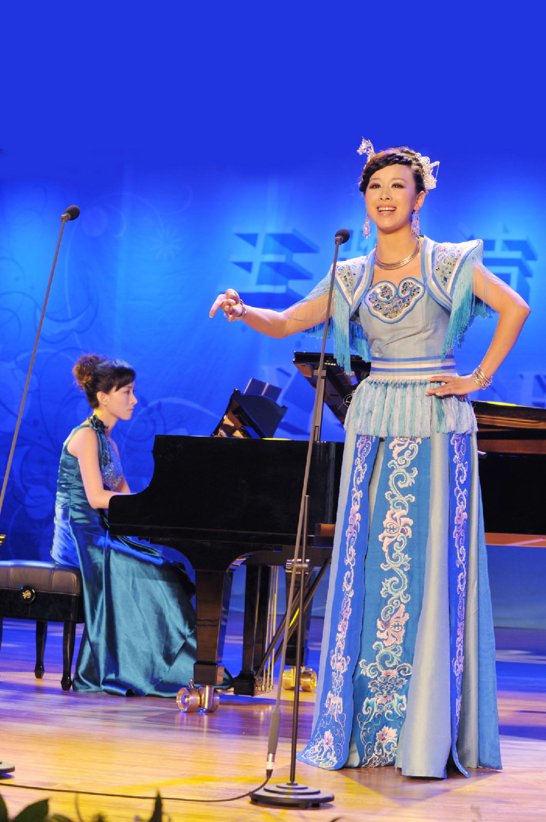  p data-id="gnwxjy7fnt">王雅洁,中国内地女歌手,空政文工团青年歌唱