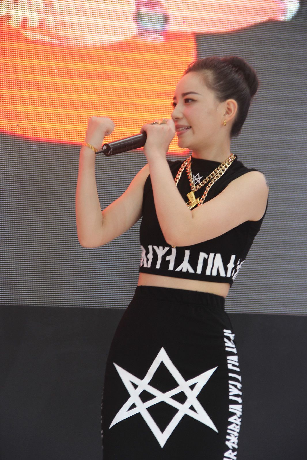  p>李斯丹妮 i>(dany lee) /i>,1990年4月26日出生于四川省成都市