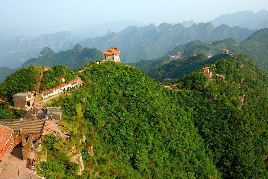  p>雷山风景区位于湖北省黄石市大冶市城西十五公里的陈贵镇境内,总