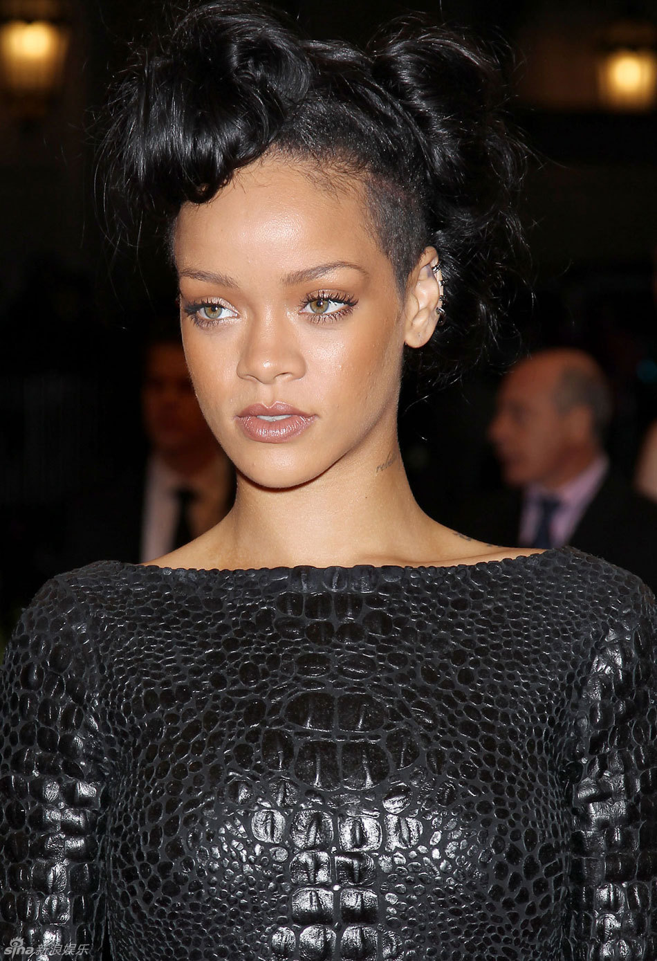  p>蕾哈娜(rihanna),全名罗比恩·蕾哈娜·芬缇(robyn rihanna fenty)