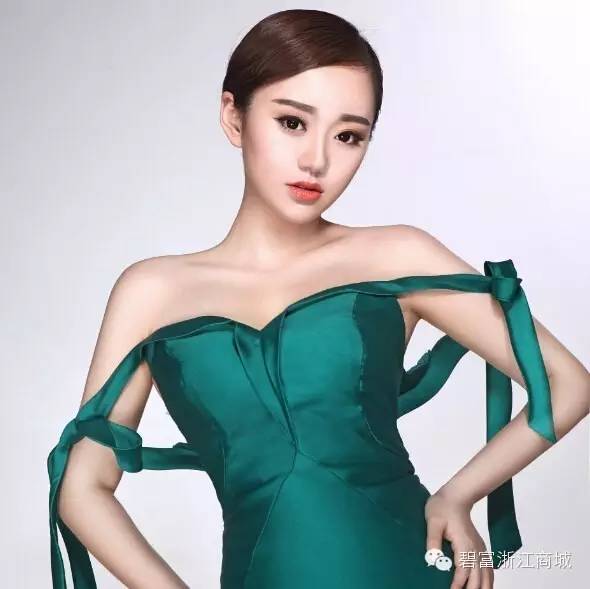  p>单曲《一个人安静的生活》由中国大陆女歌手夏玲美演唱,中国内地