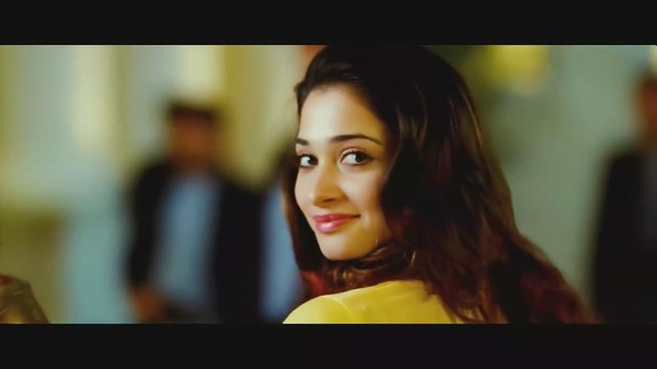 《狂风战神》是由sampath nandi执导,拉姆·查兰主演的一部动作电影