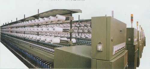 包括捻线机机体和电路部分组成,捻线机机体外部的纱锭与电路部分的