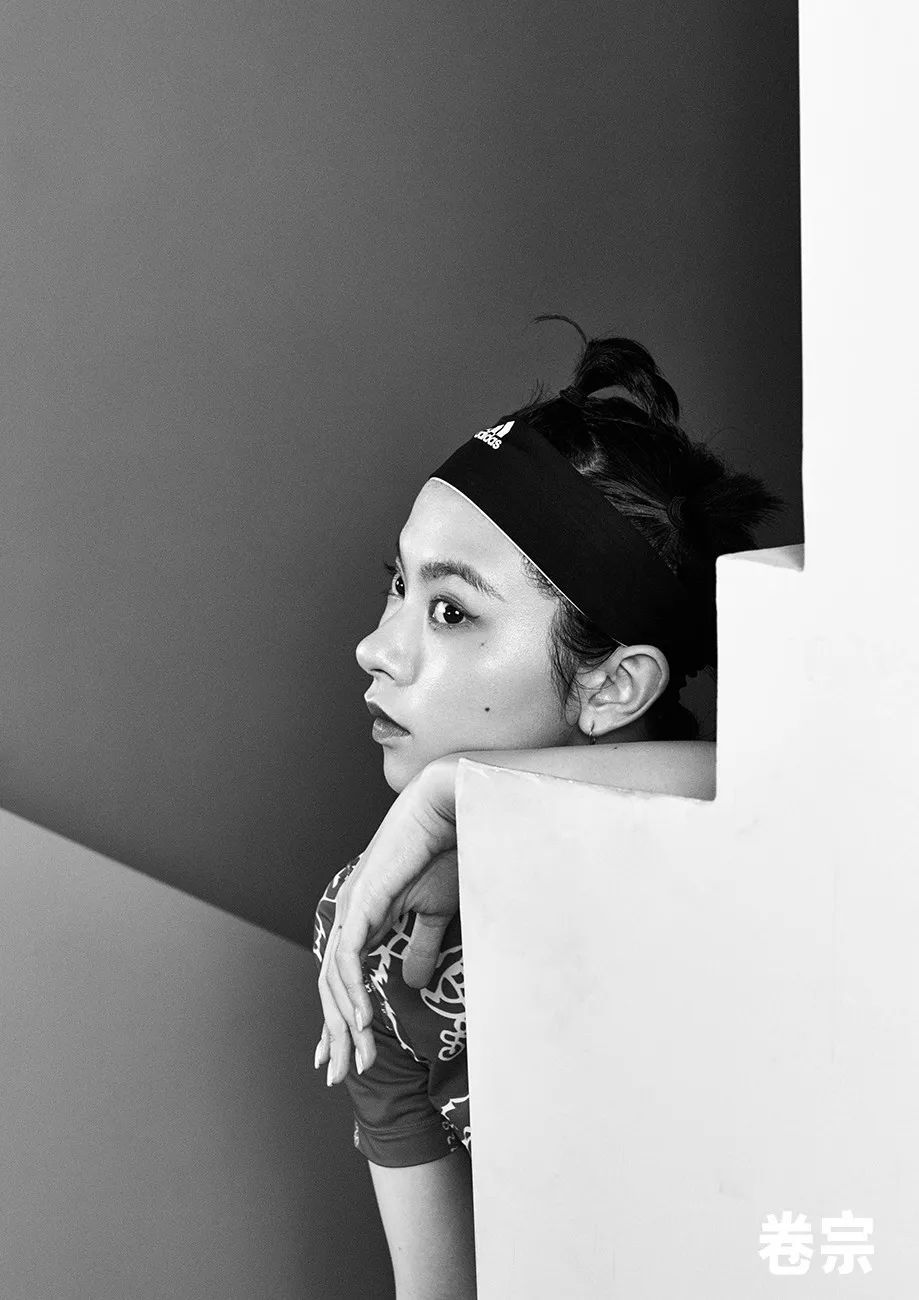  p>陈安琪,英文名:angel chen,服装设计师,毕业于中央圣马丁,被i-d