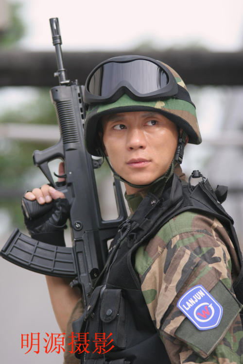  p>李晨,1978年11月24日出生于北京市,中国内地影视男演员,导演,监制