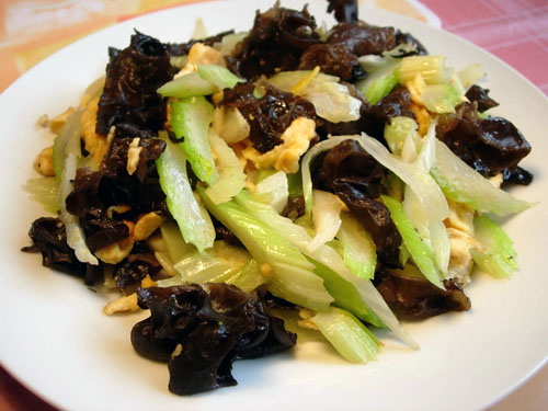 芹菜木耳炒鸡蛋