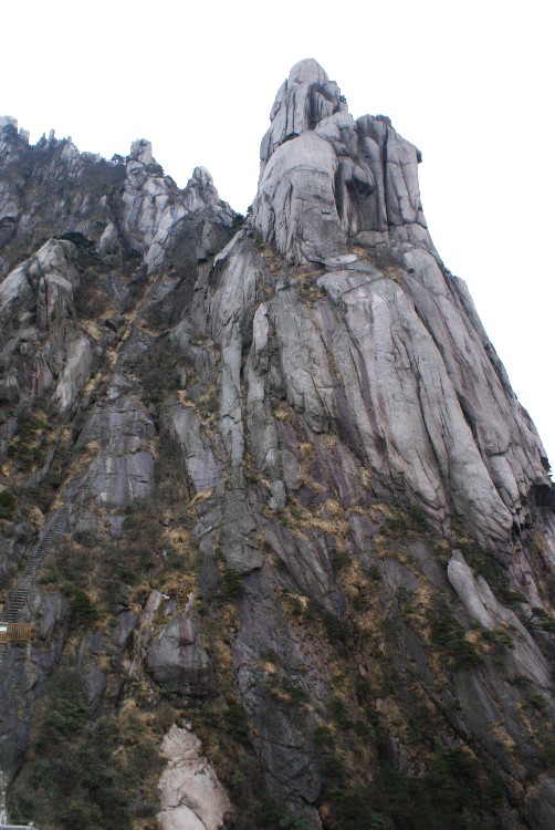  p data-id="gnx0kl0l62">松鼠跳天都为黄山耕云峰上一巧石,酷似活泼