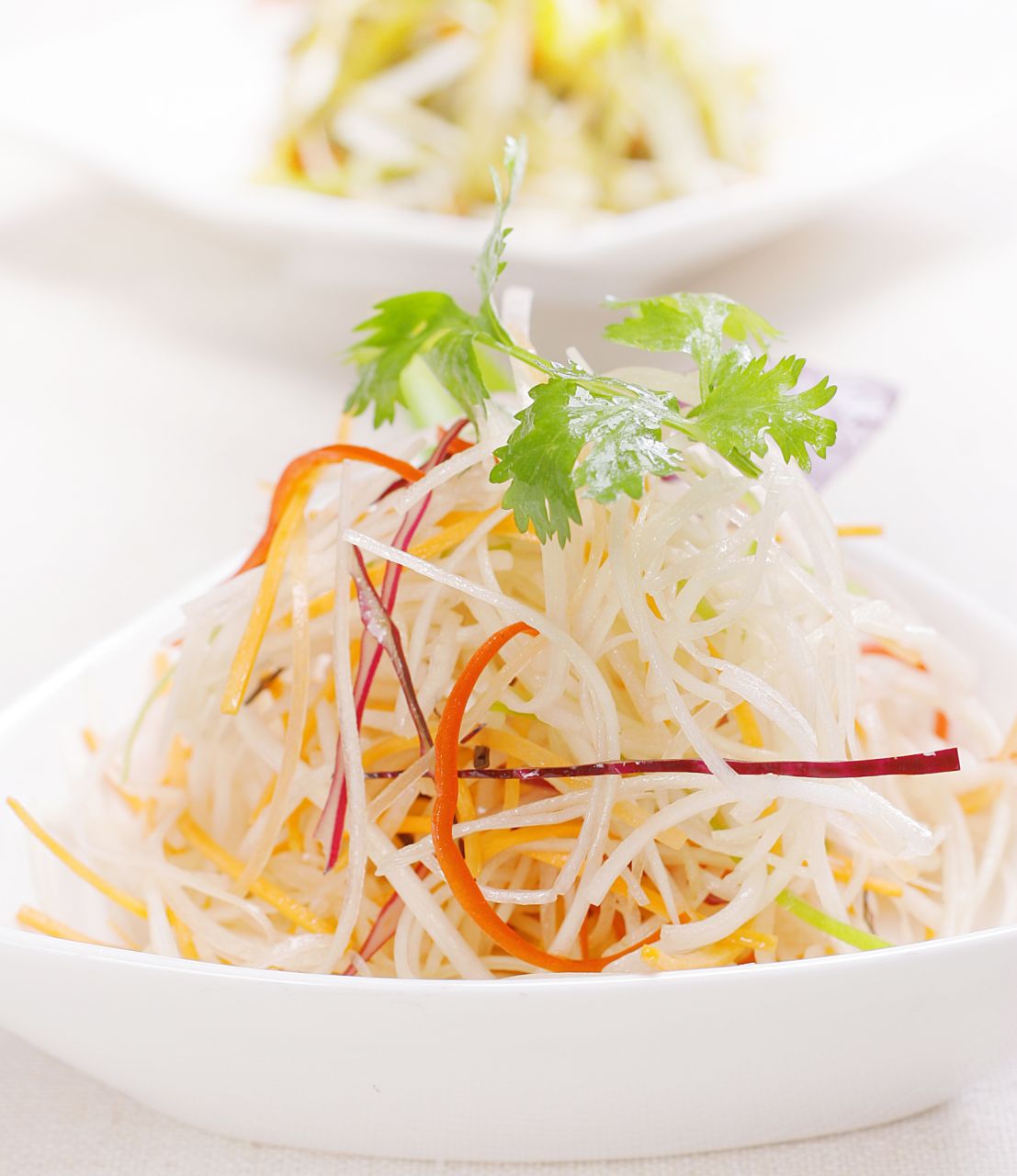  p>凉拌萝卜丝以白萝卜为主料的药膳.