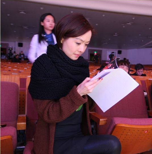  p>陈鲁豫,1970年6月12日出生于上海市,成长于北京,中国内地主持人.