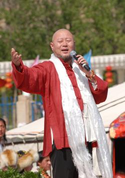  p>火风,原名霍烽,1962年2月11日出生于辽宁省沈阳市,中国内地男歌手.