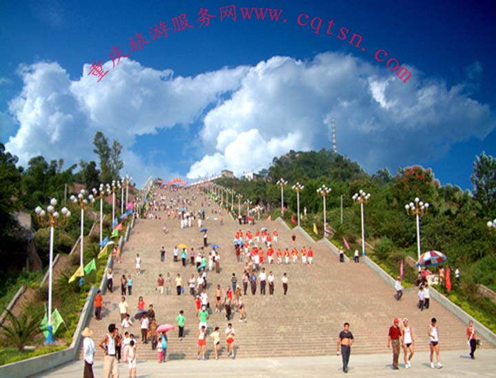 是指重庆市境内云阳新县城"登云梯",又被当地人称为"万步梯",起于长江