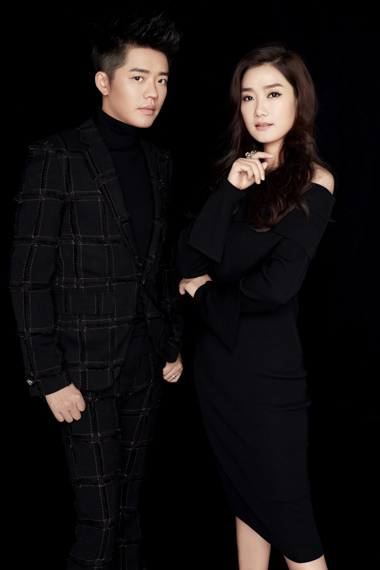  p>凤凰传奇(phoenix legend),中国内地流行乐演唱组合,成立于1998年