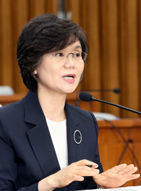  p>卢贞姬,生于1963年,毕业于 a target="_blank" href="/item/梨花