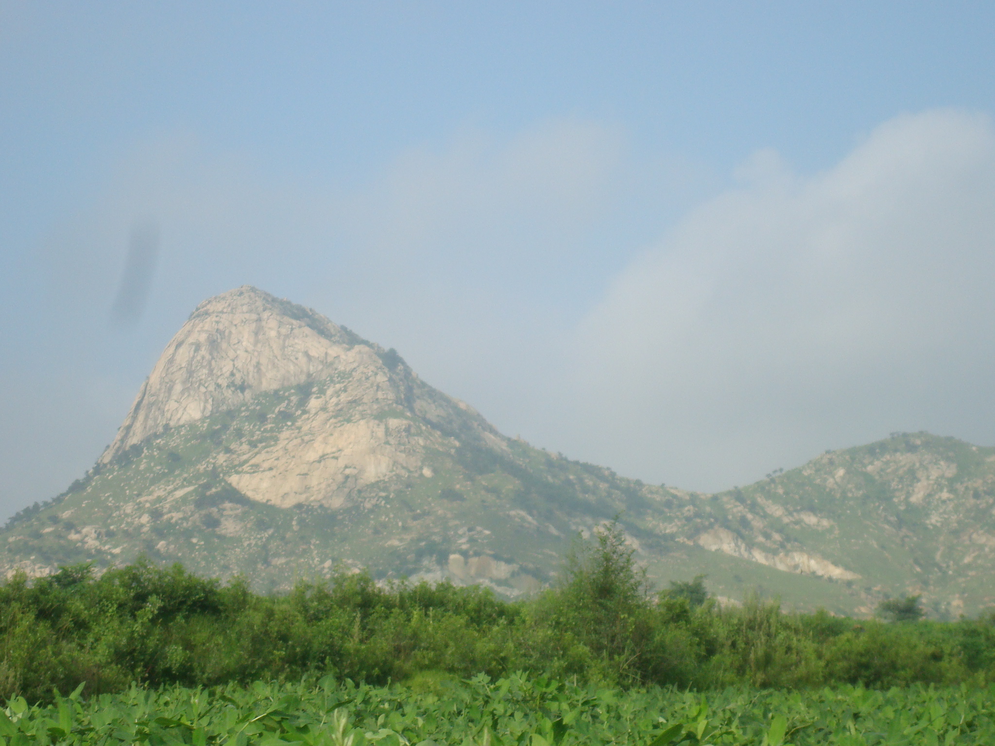  p>"崮山后社区"位于山东省青岛市平度城北约十公里处,因社区的前面是