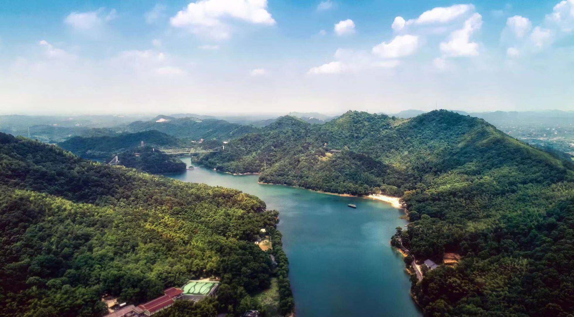  p>石燕湖风景区位于湖南省 a target="_blank" href="/item/长沙