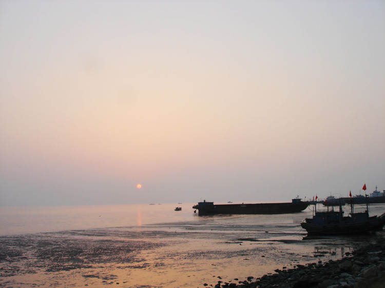  p data-id="gnfgiszcl1">地处山东莱州市的海庙港,自1982年竣工开港