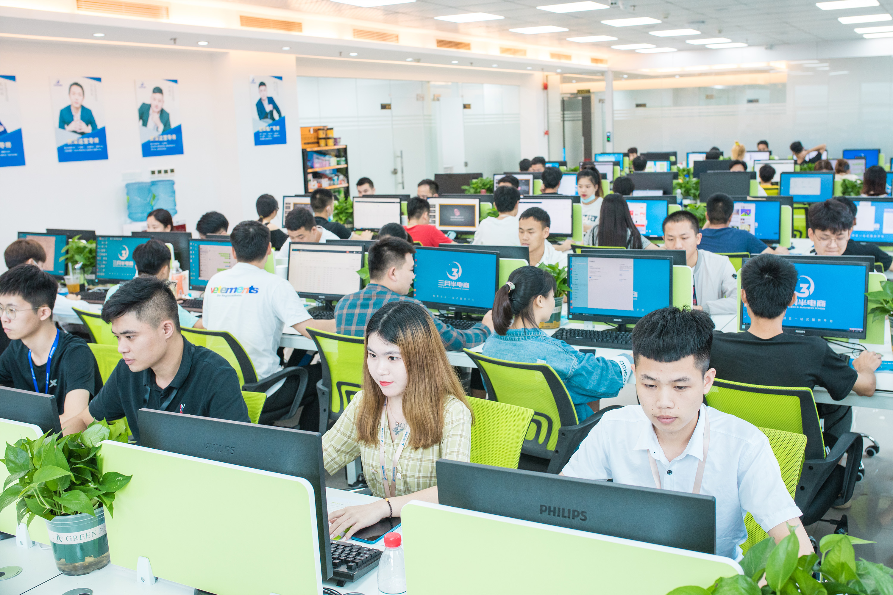 日成立,法定代表人蒋小君 ,是一家专注于扶持电商创业的电商服务企业