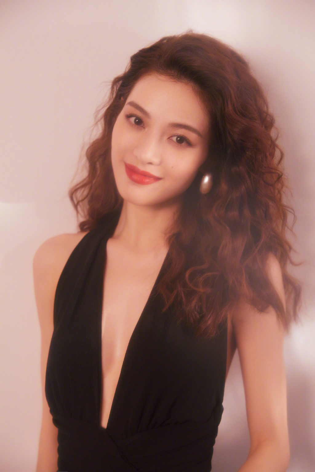  p>钟楚曦(elaine zhong),1993年3月18日出生于广东省广州市,毕业于 a