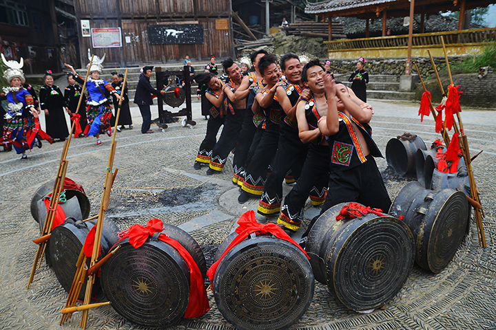  p data-id="gnvjc8zcrs">铜鼓舞(田林瑶族铜鼓舞),广西壮族自治区