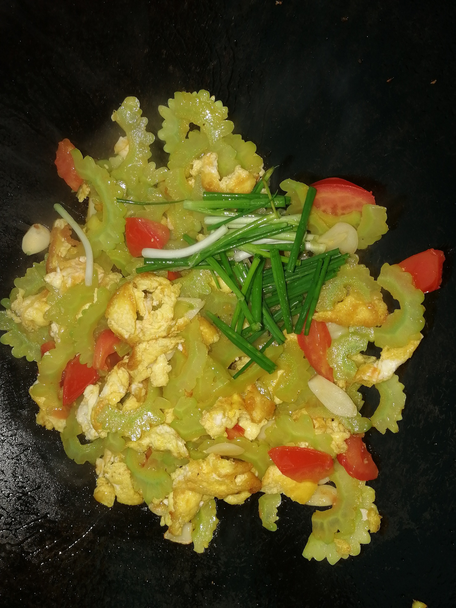 data-id="gnwfkzwssa">不苦的苦瓜是一道美食,主要原料是苦瓜,西红柿