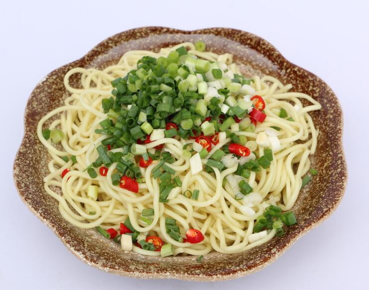  p>南洋凉面,是一道传统的特色美食,由红葱 ,小黄瓜丝 ,新鲜 a target