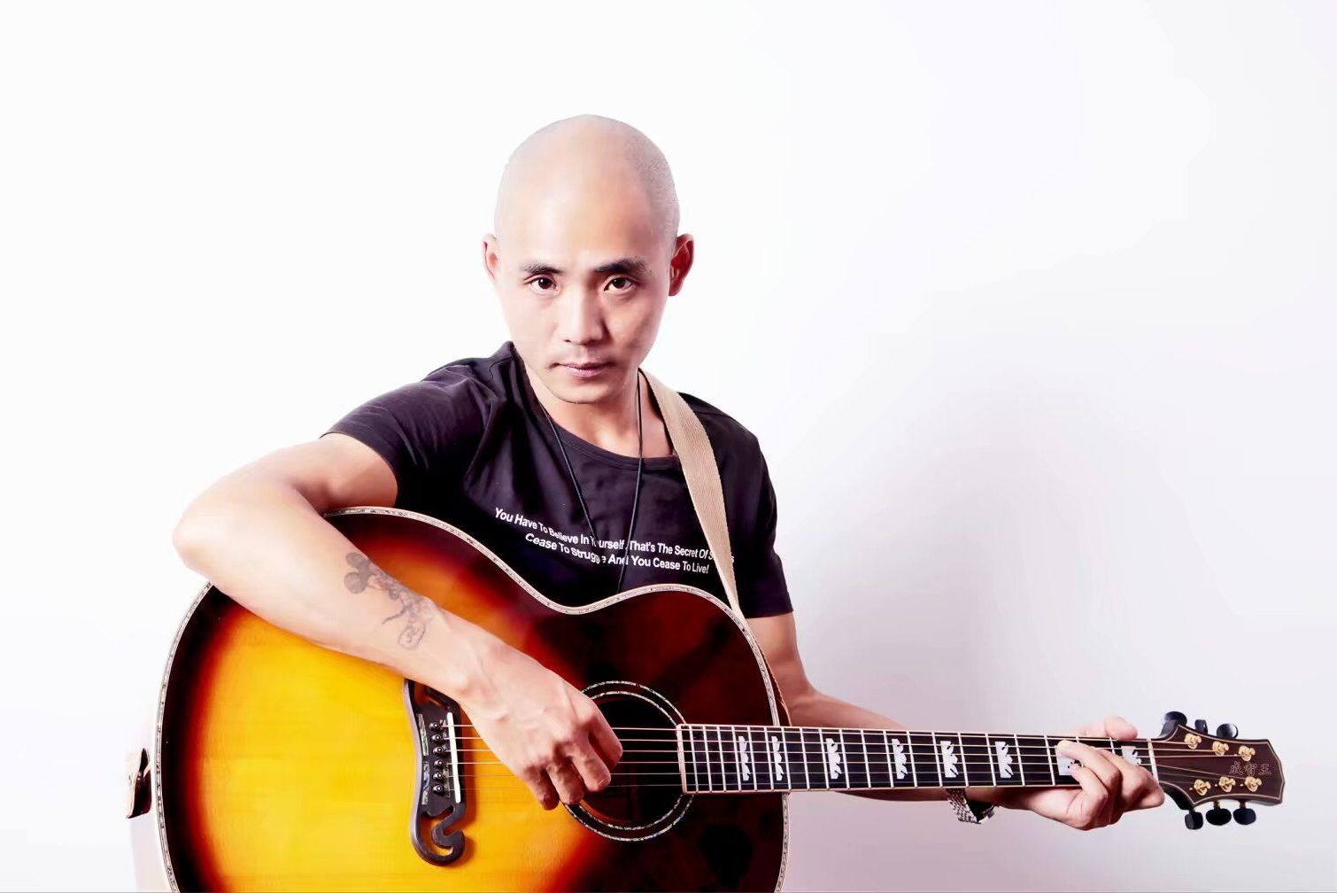 人,商人,吉他手 a target="_blank" href="/item/王智成/23692363"