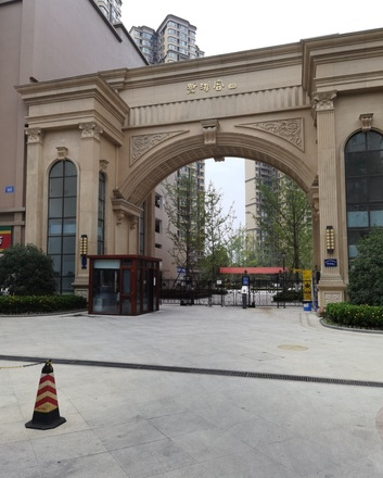  p>鹭湖宫十五区位于成都市温江国色天乡,由 a target="_blank" href=