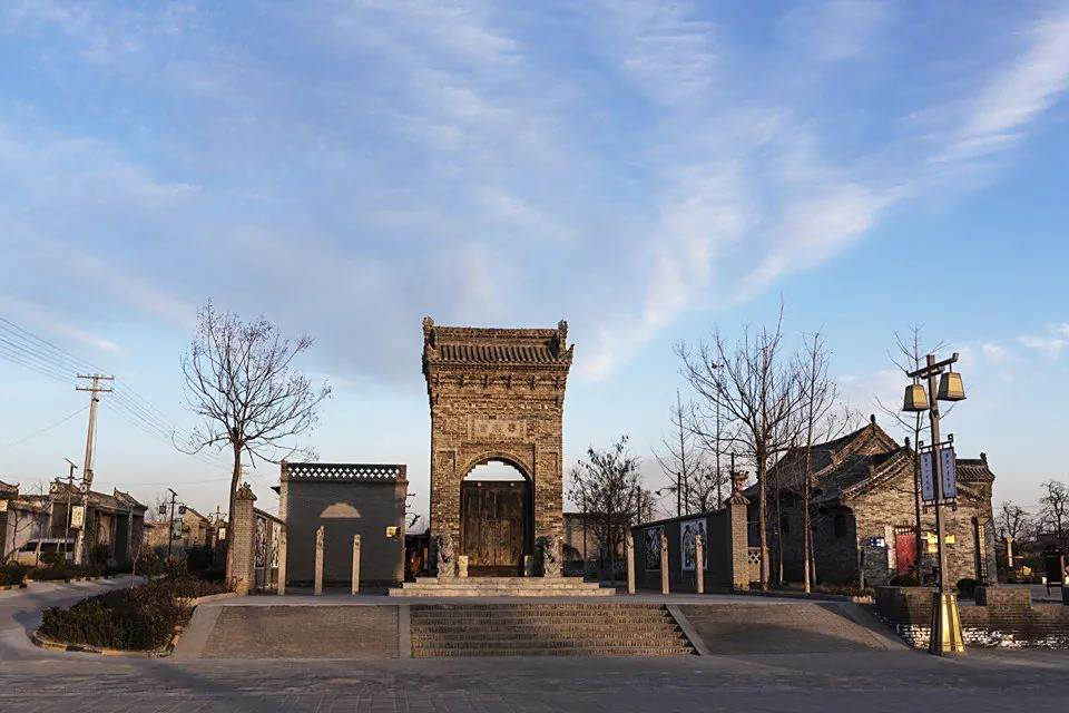 <p>良周秦汉宫景区