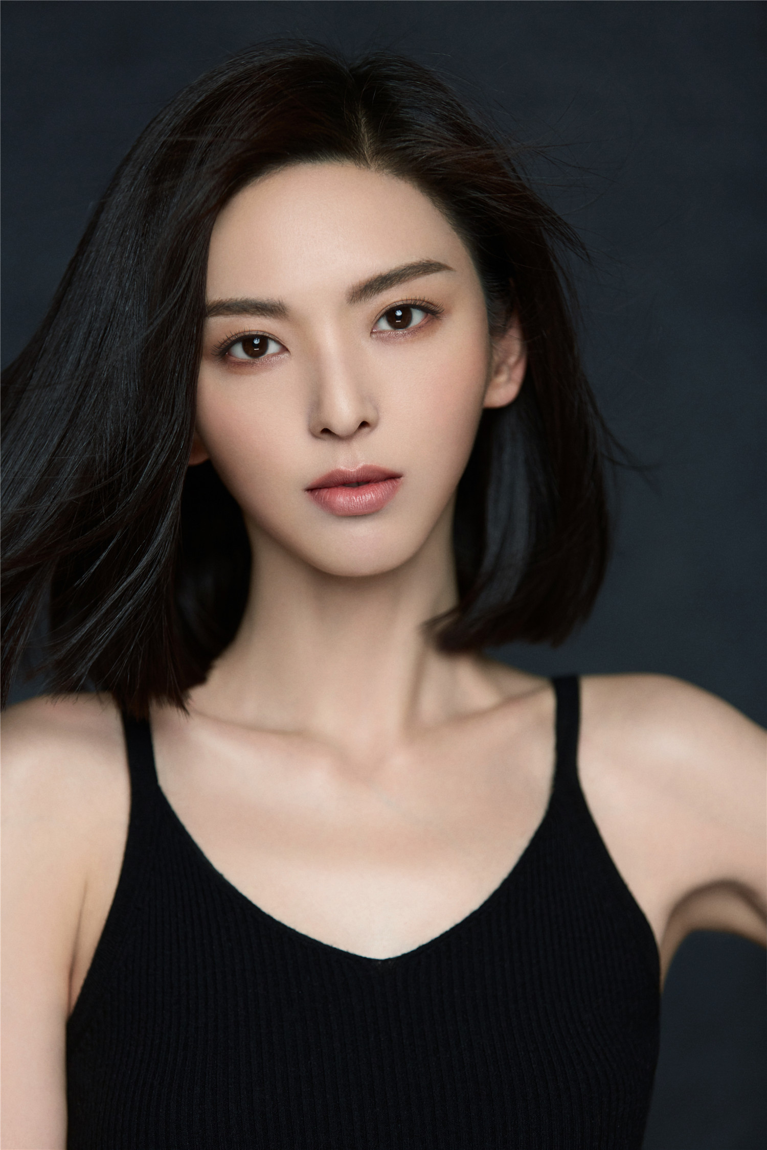  p>陈菲(原名陈一榕),1990年9月26日出生于上海市,中国内地女演员.