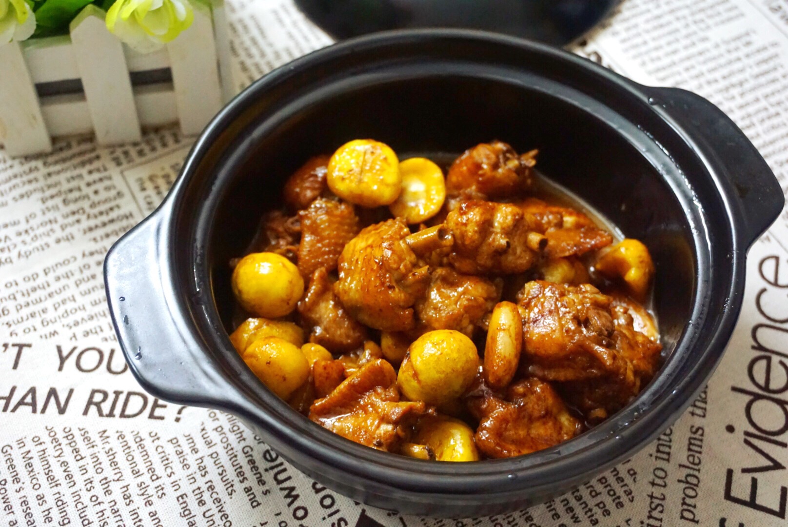 板栗菌菇乌骨鸡煲