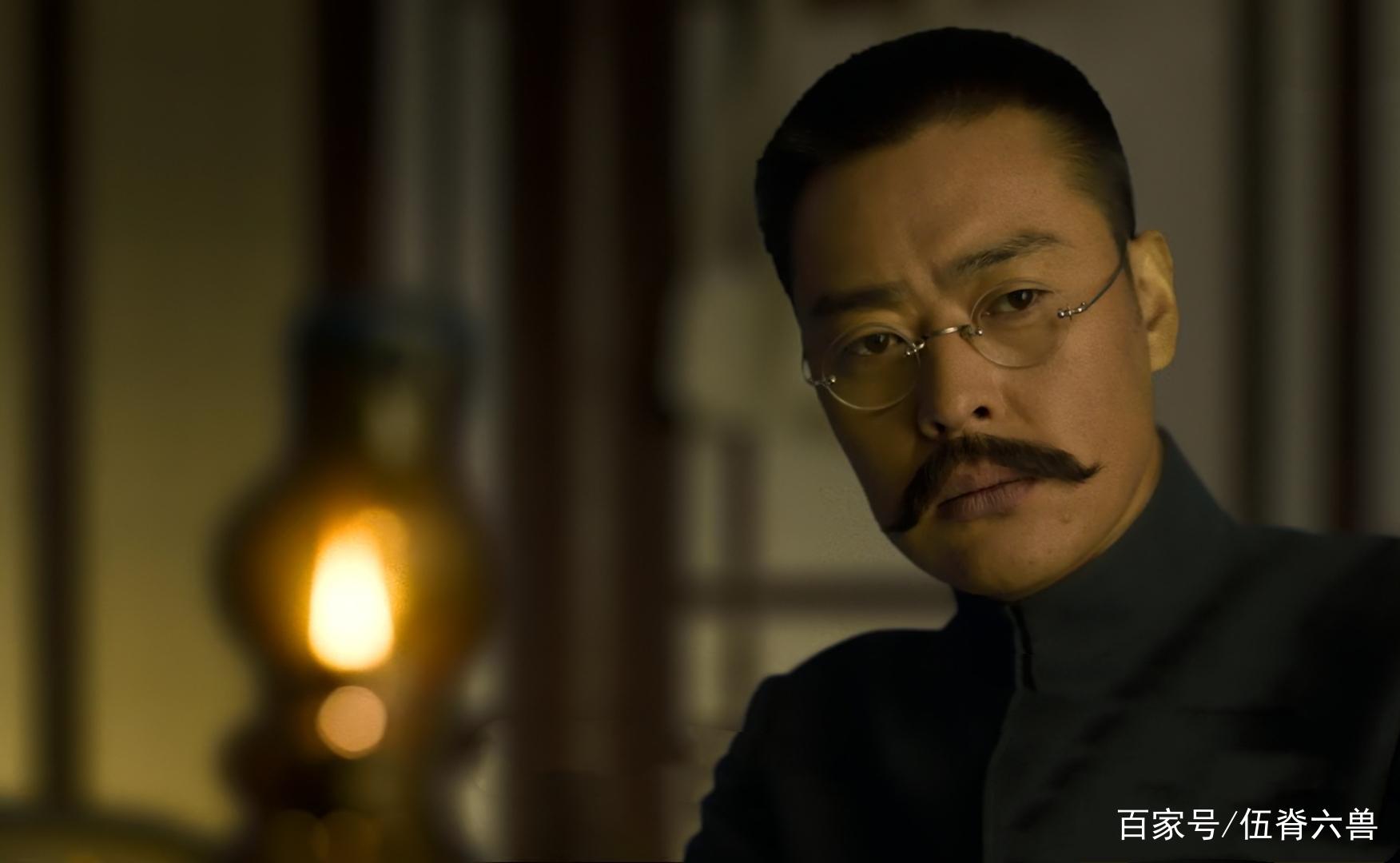 凭《亮剑》走红，撞脸朱亚文，获封影帝的他搭于和伟互相飙戏_百科TA说