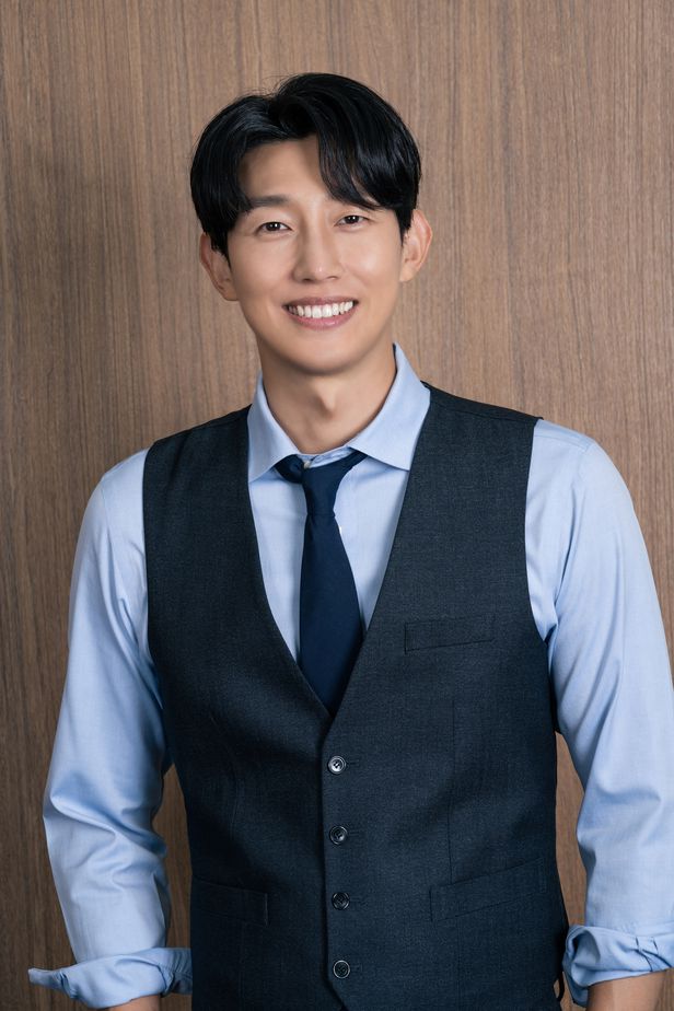 gnwyfk4tby">姜其永(         ),1983年10月14日出生于韩国仁川广域市