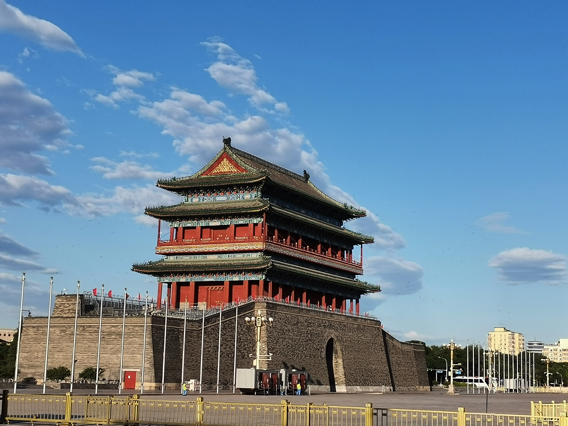  p>正阳门就是俗称的"前门",至今已有500余年的历史,元世祖忽必烈在金