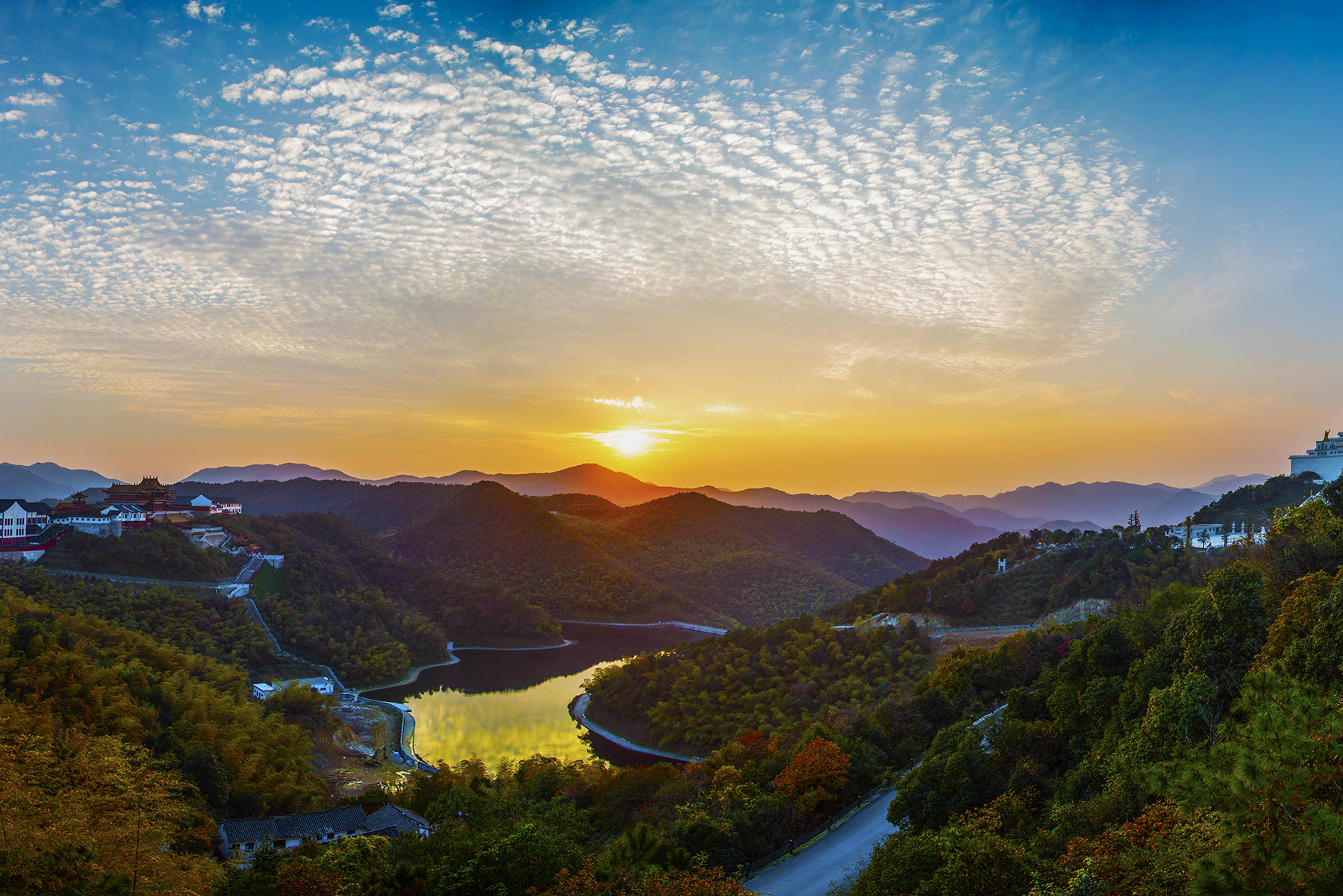  p>称山景区位于 a target="_blank" href="/item/上虞市/6632289"