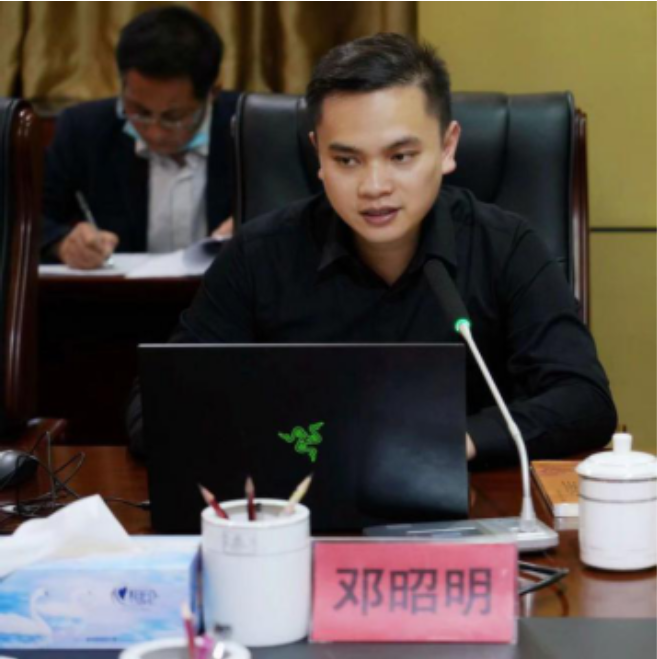  p>邓昭明,湖南洞口人, sup data-ctrid="2az3l