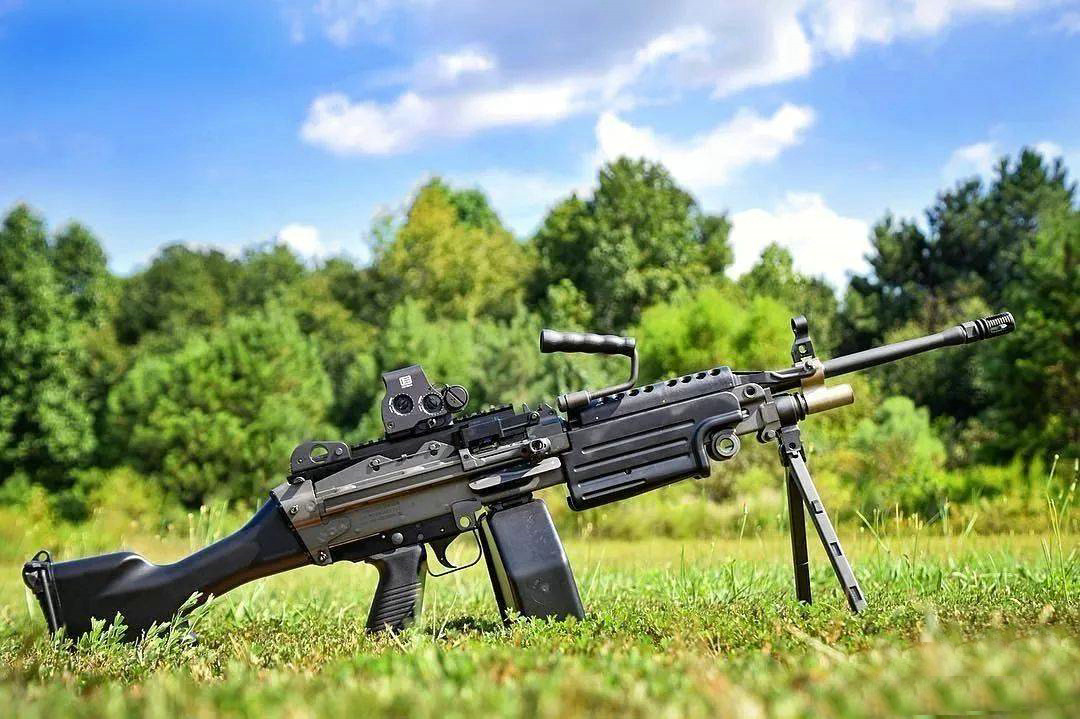 m249 squad automatic weapon,简称m249,saw或m249 saw),是美国军队