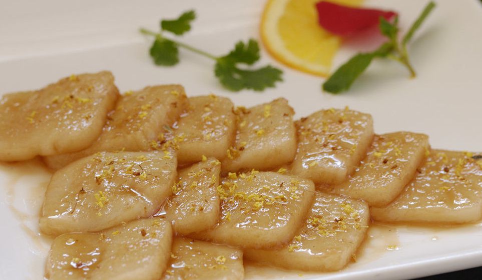  p>油煎糖年糕是一道由白糖年糕,白糖粉,熟猪油等做成的美食. /p>