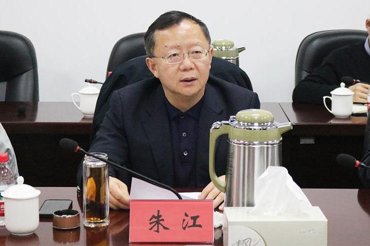 朱江,男,现任苏州工业园区党工委委员