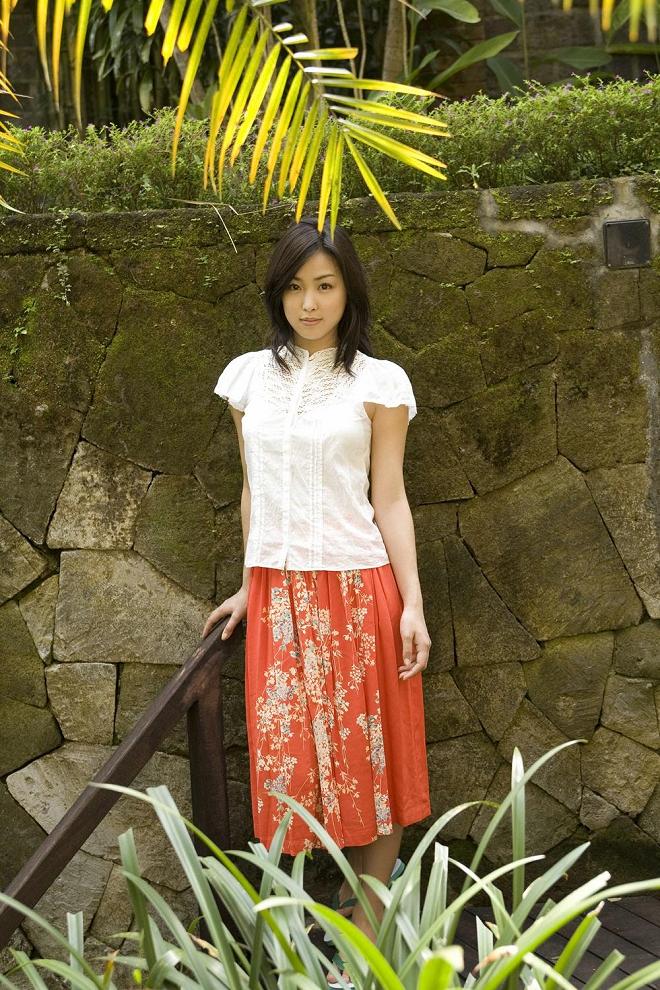  p>八代水濑,1985年2月3日出生于日本岐阜县, 日本女演员,写真模特