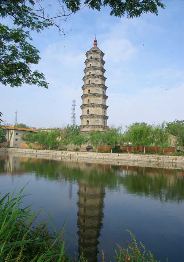 亦称文峰塔,位于山东省济宁市 a target="_blank" href="/item/金乡县