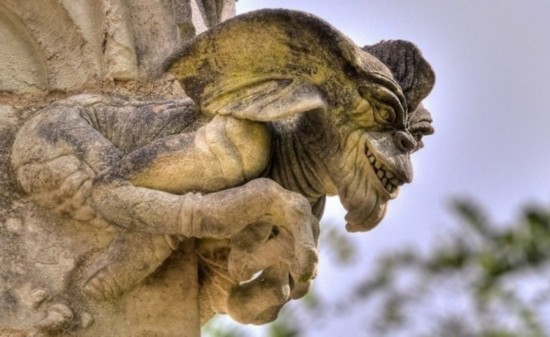  p>滴水嘴兽,建筑输水管道喷口终端的一种 a href="#" data-lemmaid="