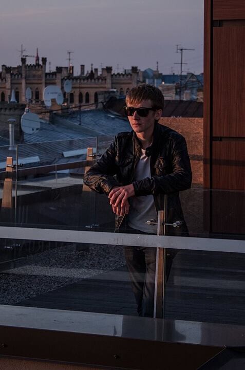  p>tobu(个性化地写为7obu),本名 托马斯·波克维斯基斯(toms