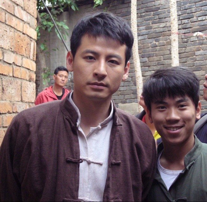 ">昆明市艺术学校 /a>表演系,2004年参加拍摄第一部电视剧《 a