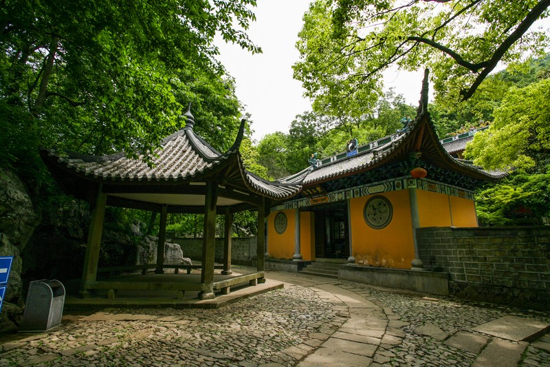  p>玉皇飞云英文名:flying clouds over jade emperor hill.