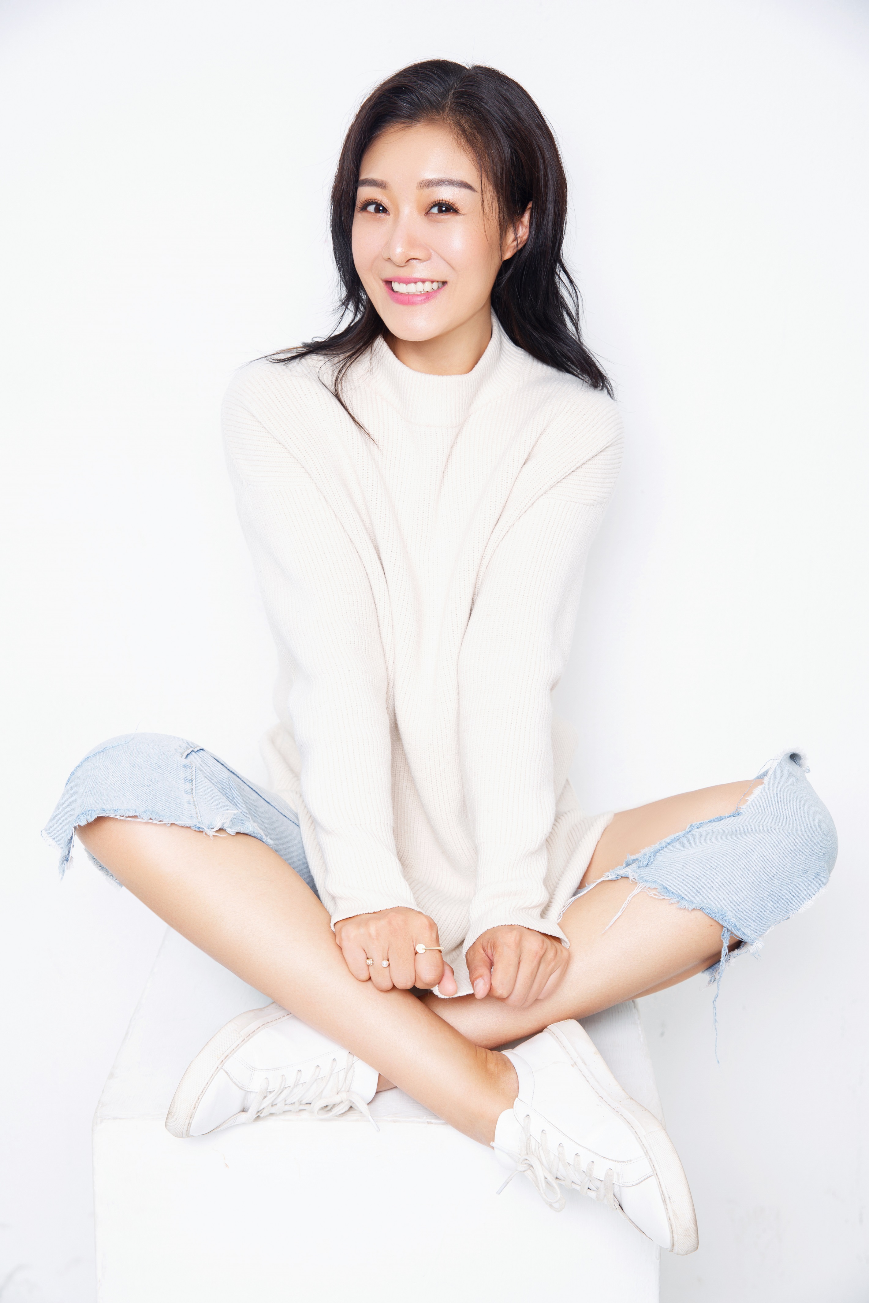 9zfzm">李思思是一名 a target="_blank" href="/item/演员/3106682"