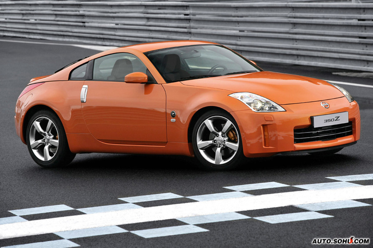  p>日产350z身为z-car系列的第五代,各项表现更为突出,在内外观设计或